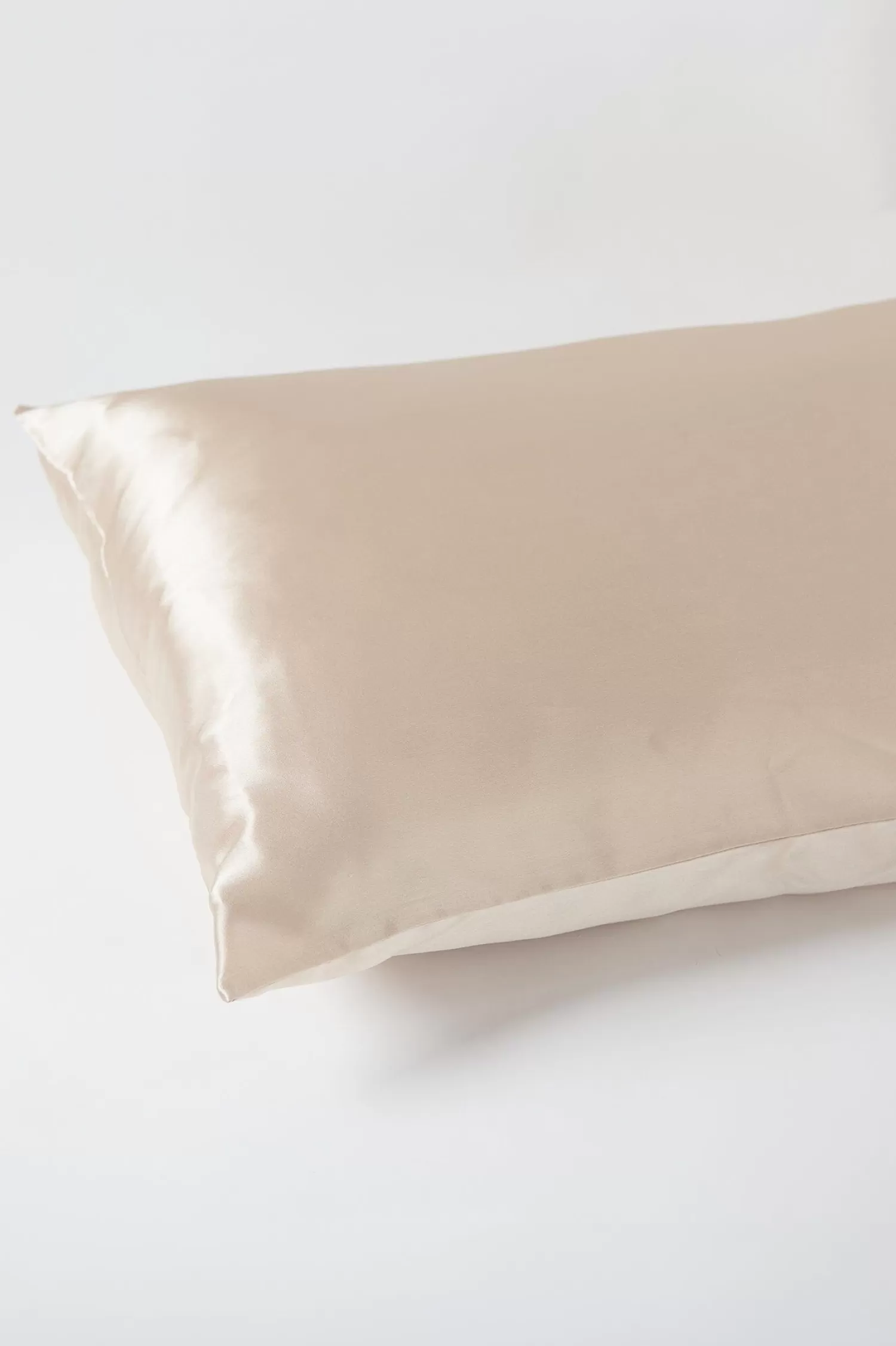 Discount Lyla Silk Pillow Case Taupe Travel Accessories