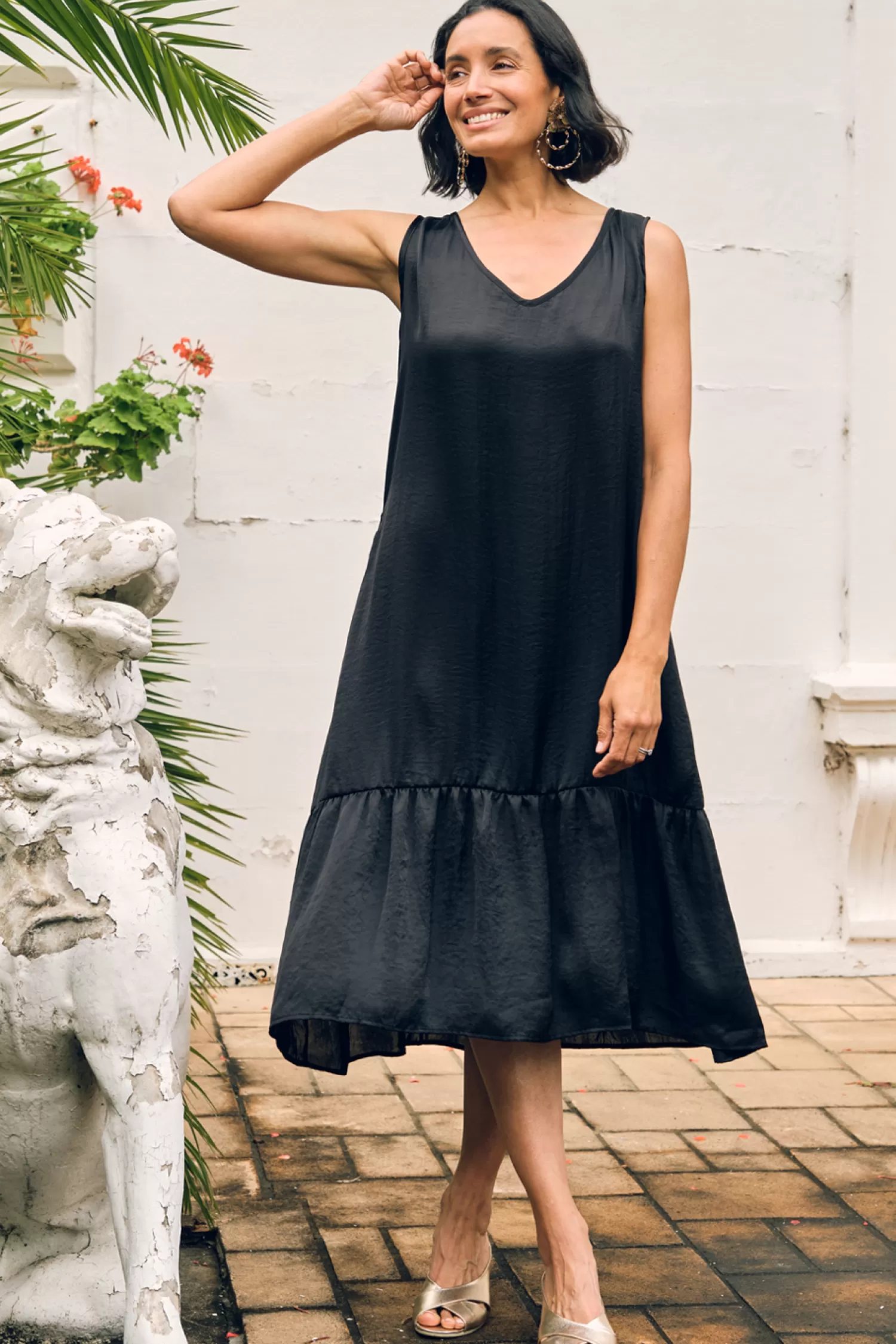 Store Zoe V-Neck Dress Black Short Sleeve